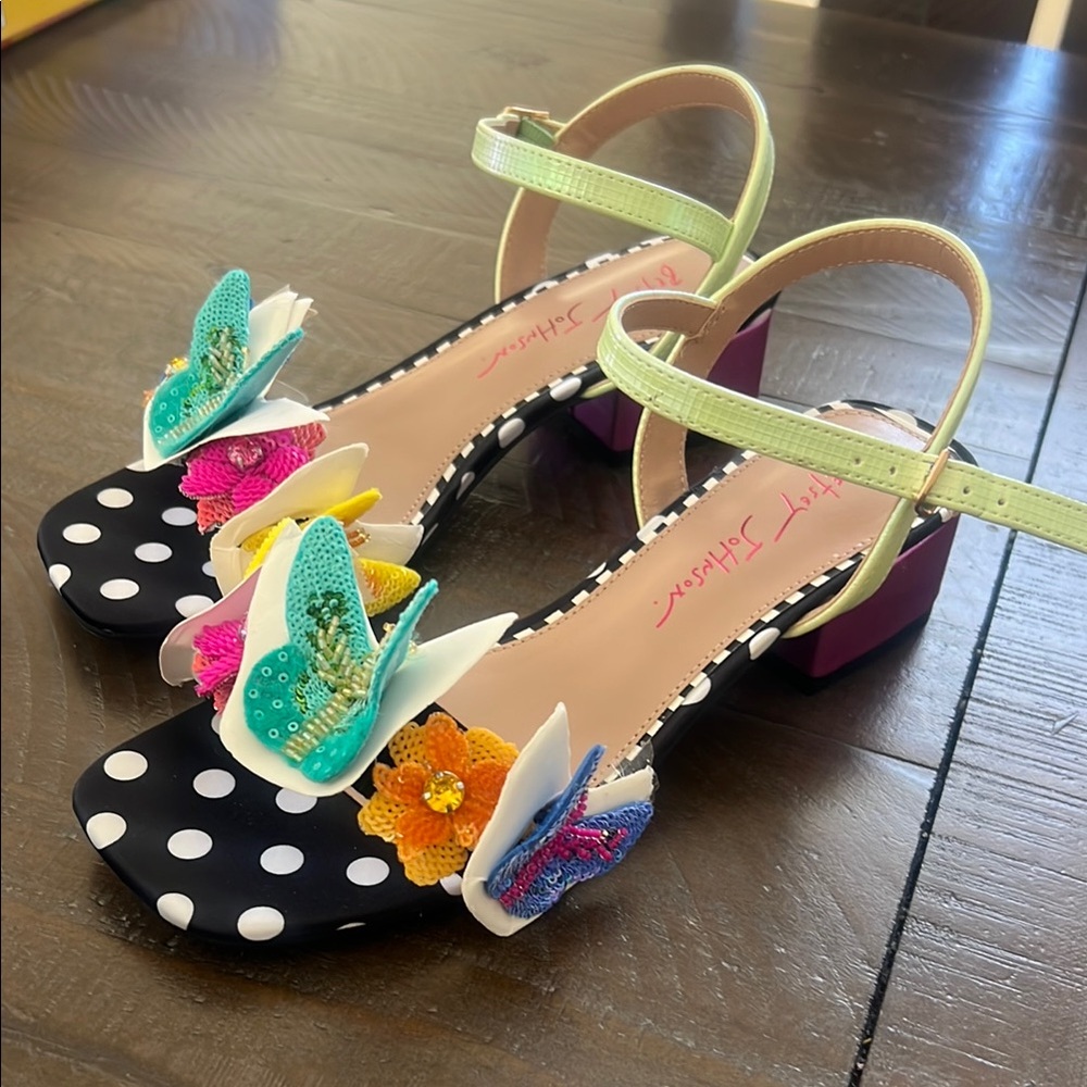 Betsey Johnson butterfly sandals
BRAND NEW